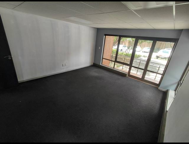 344M² OFFICE TO LET IN MAGALIESSIG